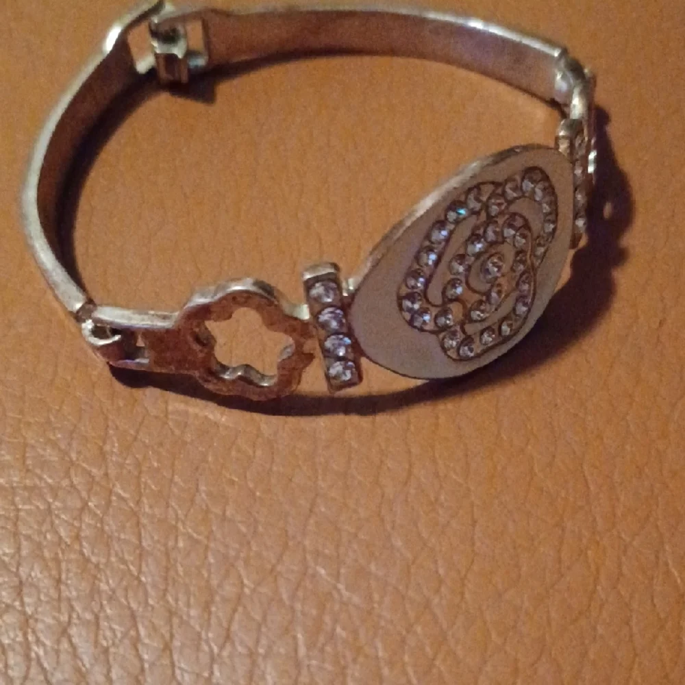 -- Elegant Silver Color Bracelet with Crystal Accents - Picture 3 of 5